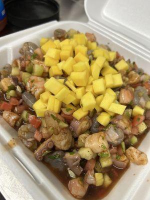 Ceviche mixto con mango (pulpo,camarón cocido, curtido)