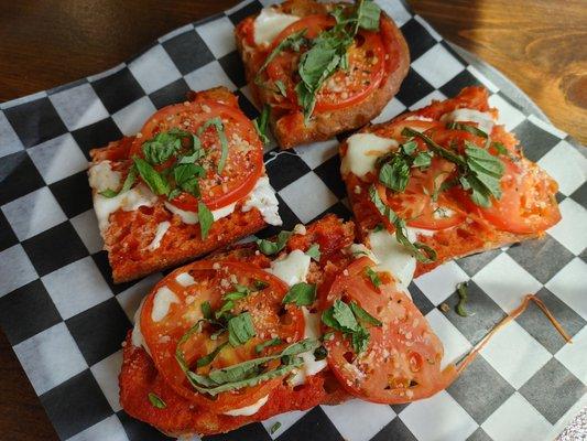 Salty Bread Pizza Cafe