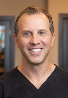 Novi dentist, Dr. Justin Geller