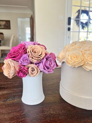 La Fleur Bouquet versus The Million Roses bouquet.