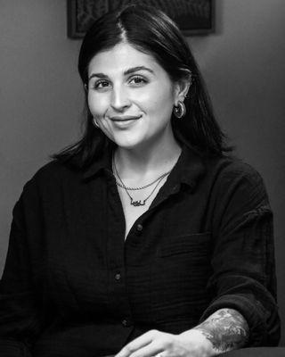 Hi I'm Lauren the founder and owner of LA SKN!