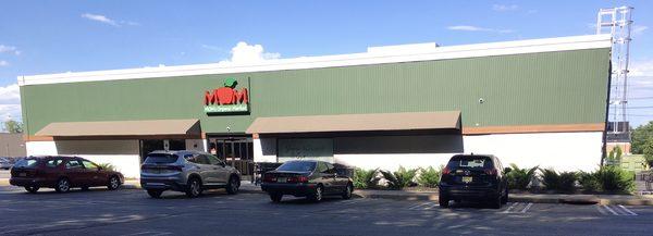 Good-sized store with the parking lot AND entrance behind Verizon....easy parking!!