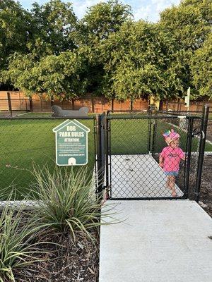 Dog Park 2 sides that can be opened or closed