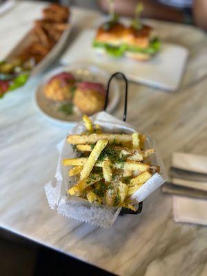 Lucky's Cocktail Lounge