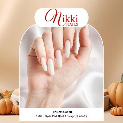 From the boardroom to brunch, this clean aesthetic is always polished and professional. Simple nails for a sophisticated life. Book now!