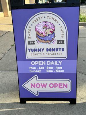 This way to fresh and yummy donuts!