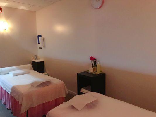 couple massage room
