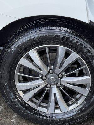 Still dirty I had to get a rag n clean my car on my own after paying vip price