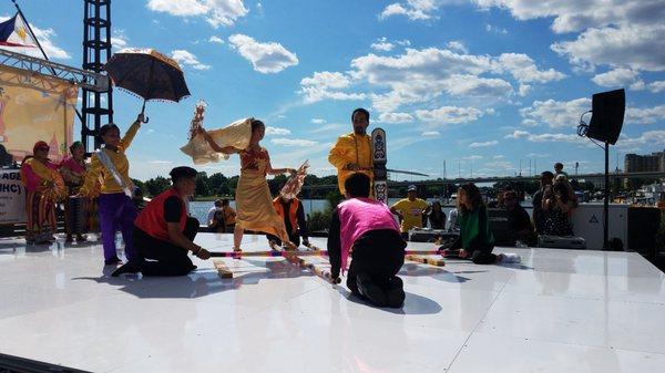 tinikling