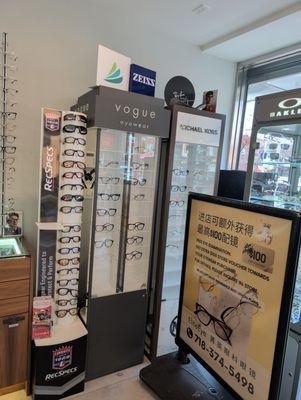 There are many customer & branded displays so you can choose confidently from a variety of eyewear makers