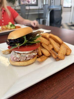 Daddyos Restaurant & Chef Du Jour Catering