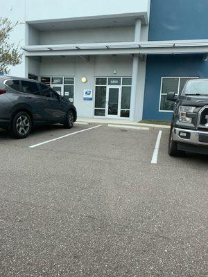 Its freaking tiny!! Wait to u go inside!!