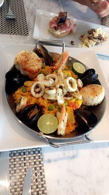 Paella (added scallops)