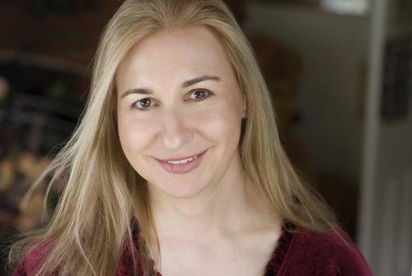 Stella Croxon - Voice Over Artist (Authentic British Accent)