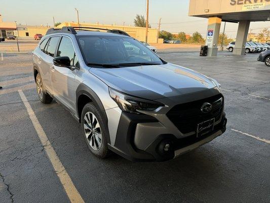 Great vehicle, unfortunately I can't say the same for this dealership. Read the review.