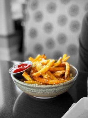 Shareable Gilroy Garlic Fries | ig: whaEVAeats