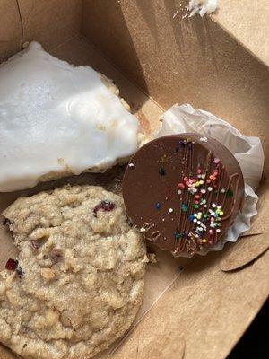 Chocolate chip, scone, chocolate, covered, Oreo, oatmeal cookie