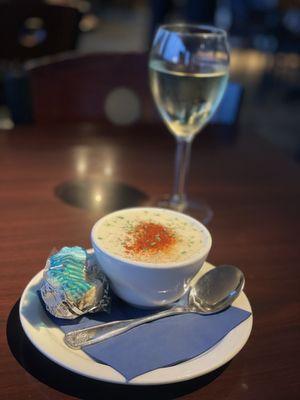 Bland and sandy clam chowder