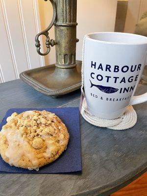 Coffee cake cookie and fresh tea