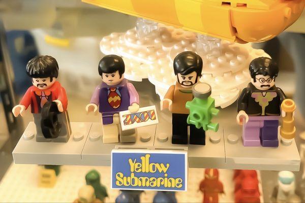 Bricks & Minifigs - Henderson