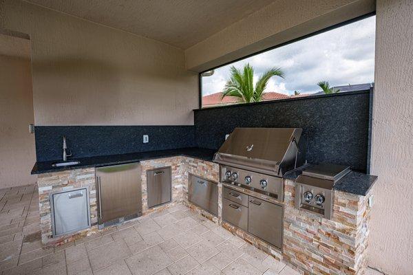 6' Privacy Wall - L Shape Kitchen