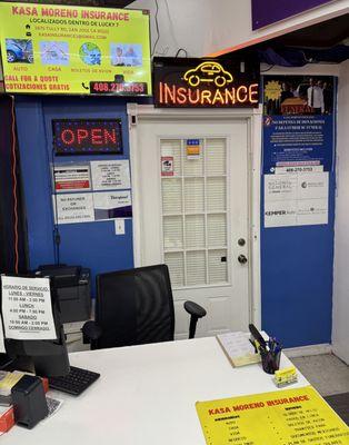 Nuestra oficina dentro de Lucky 7 supermarket en Tully rd.