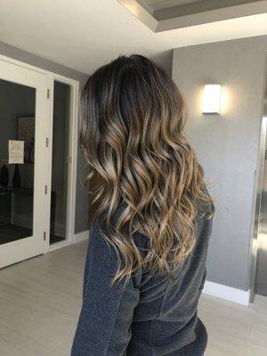 Corrective balayage session, to add in dimension, shine, and restore health.