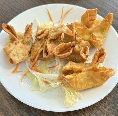 Crispy, creamy, and seriously addictive Crab Rangoon appetizer. Not the prettiest-lol, but VERY G(・‿・) (*‿*)D!