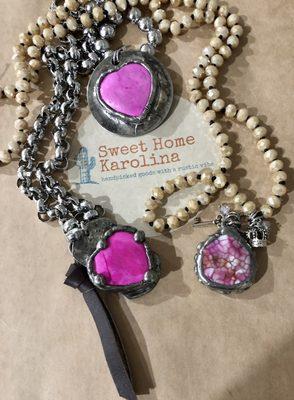 Located inside of
QUEEN BEE BOUTIQUES
Blue Springs, MO