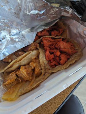 Tacos de trompo y tacos de chicharron.