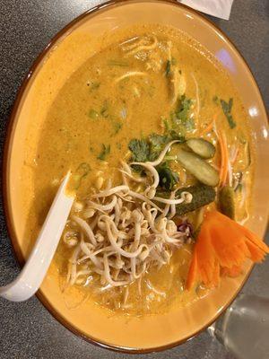 Noodle yellow curry