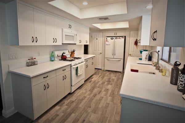 LOSCAR COUNTERTOPS & CABINETS