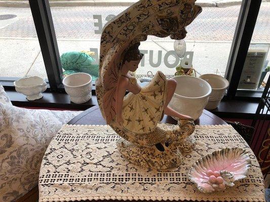 mesmerizing lady lamp