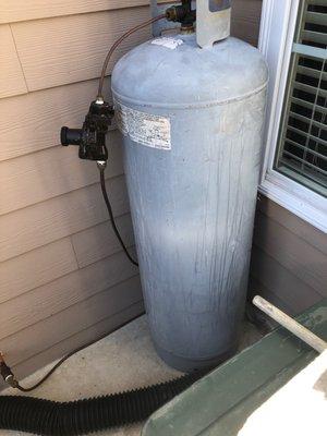 This is an old propane bottle they switched out after I bought a new one that they kept and wouldn't return my new tank