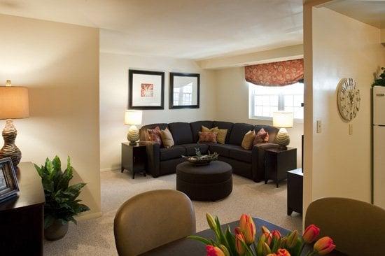 Colonial Square Apartments