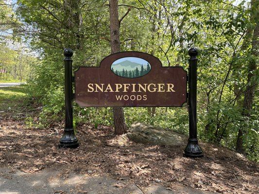 Freestanding sign with aluminum frame