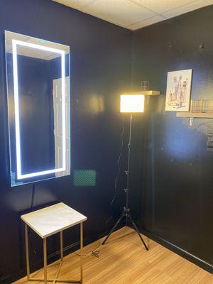 Private makeup suite
Perfect lighting for content