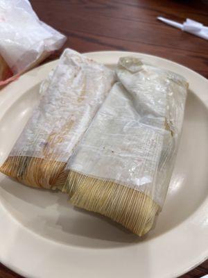 Tamales so good my favorite are the green chili and sweet ones.
