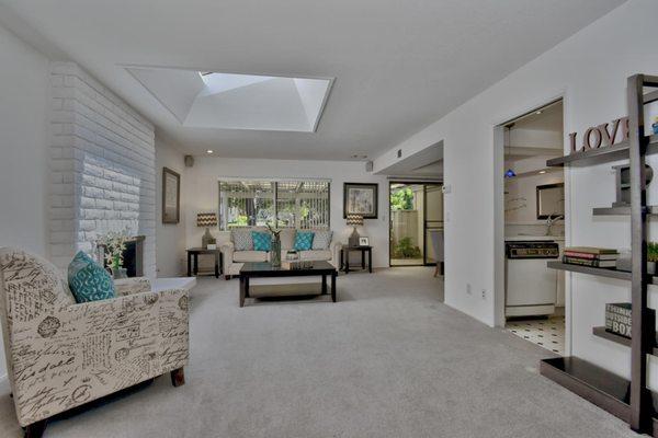 Bright and Cheerful 2 Bedroom, 2 Bathroom Condo