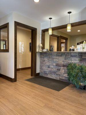 Waiting area. Easy access via ramp or 3 steps