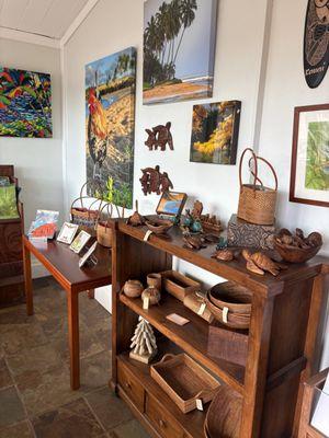 Nice selection of local art and gifts