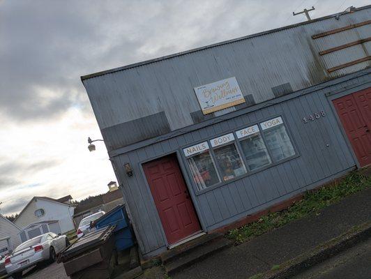 Located at Brewing Wellness, off 1st Street Thursday -Sunday or I can come to you with my mobile service Monday -Wednesday