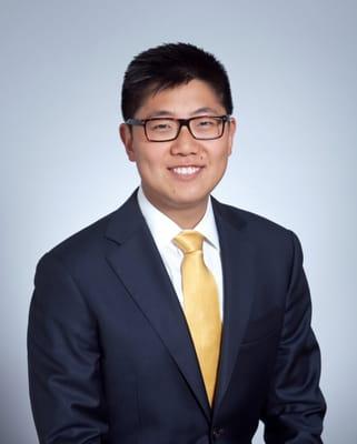 Corporate Head Shot with classic lighting and natural photo shop optimization.
Session is fast and effective. Same day Delivery.