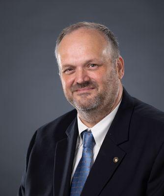 Hello, I'm Chris and here to help you organize your books.