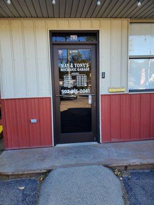 Ray & Tony Mechanic Garage