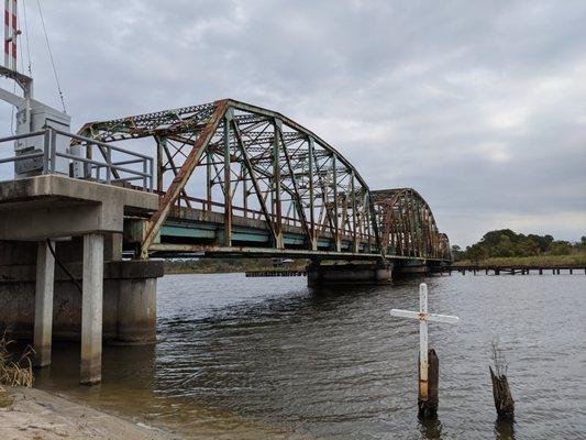 East Pearl River Bridge