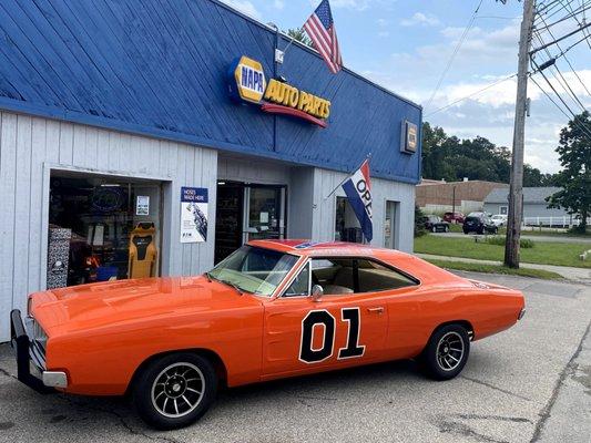 General Lee Stopped by to Visit!
