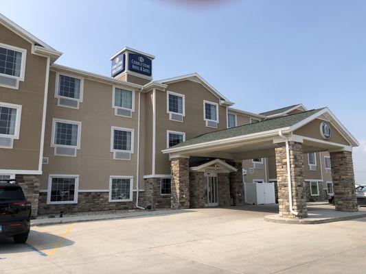 Cobblestone Hotel & Suites-Devils Lake