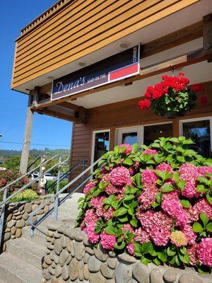 Dena's Shop on the Corner