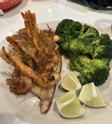 La comida estaba espectacular, y cumplieron con mis expectativas, sin duda alguna volveré.